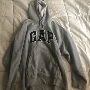 GAP SWEATSHIRT